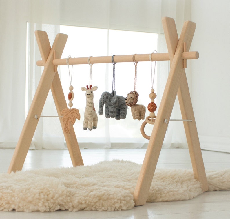 Safari baby play gym - Wooden baby gym with toys - Infant activity center - African animals. Montessori. Gender neutral. Baby shower gift