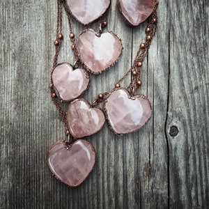 Rose Quartz Heart Necklace copper plated. Romantic Jewelry with Crystal Love charm. The length of the chain is customizable.
