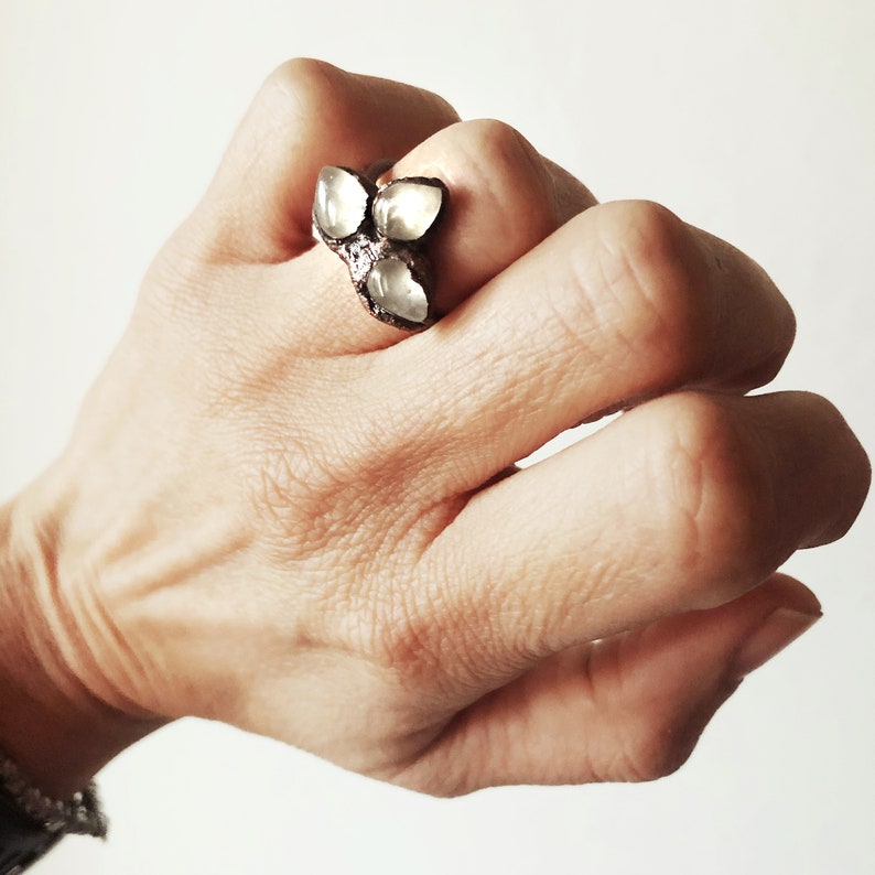 Anelli grandi in rame con pietre