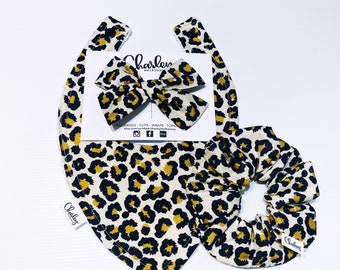 Leopard Print Neutral/ Baby bib set, baby gift set, Burp cloth Dribble Bandana bib / Bibs / Newborn Baby bandana bib /feeding bib/australia