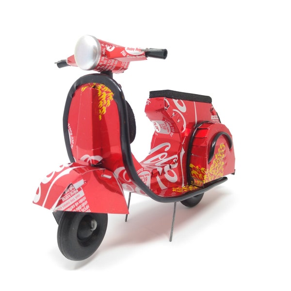 Boîte de conserve recyclée Coca-Cola Vespa modèle scooter