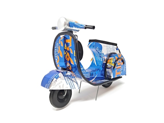 Modèle de boîte de conserve recyclée Scooter Vespa Tiger Beer