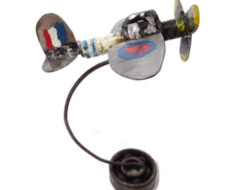 Bujía Spitfire, escultura de avión de chatarra de la Segunda Guerra Mundial,