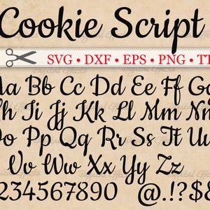 Op de afbeelding: Zwart-wit cookie-schriftschrifttype met hoofdletters, kleine letters, cijfers 1 tot en met 0 en symbolen waaronder het apenstaartje, punt, uitroepteken, vraagteken, dollarteken en ampersand.
