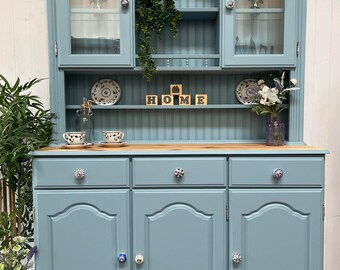 duck egg blue welsh dresser Dresser now available at Chic Interiors...main body painted in Frenchic Mother Duck...a perfect duck egg blue colour. Raised stencilling complete the door fronts using Artisan Enhancements stencils & VP Antico texture paste