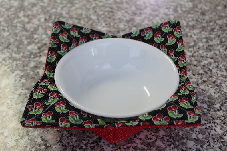 Revisible Cherries Bowl Cozy