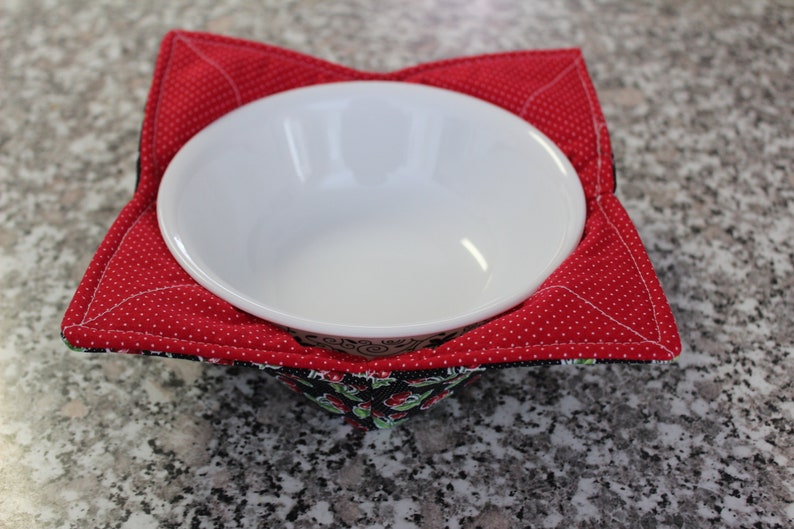 Revisible Cherries Bowl Cozy