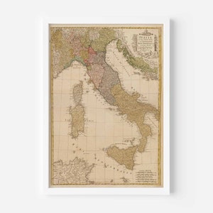 Puede incluir: Un mapa antiguo de Italia del siglo XVIII, que muestra las diferentes regiones y reinos que compon&iacute;an la pen&iacute;nsula italiana. El mapa est&aacute; impreso en blanco y negro con detalles coloreados a mano, e incluye un cartucho de t&iacute;tulo con el texto "ITALIA" en una fuente decorativa.