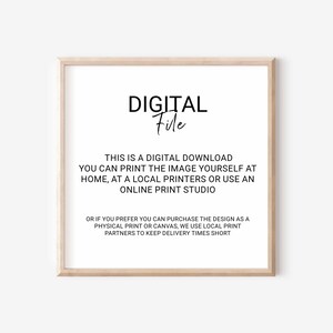 Puede incluir: Un aviso de descarga de archivo digital con el texto "DIGITAL File" en una fuente de escritura a mano. El texto explica que la imagen se puede imprimir en casa, en una impresora local o en un estudio de impresi&oacute;n en l&iacute;nea. Tambi&eacute;n menciona que el dise&ntilde;o se puede comprar como una impresi&oacute;n f&iacute;sica o un lienzo.