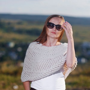 Poncho women Poncho cape Knit capelet Wedding shawl Wedding capelet Knit poncho