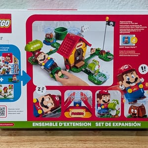 Puede incluir: Una taza de cer&aacute;mica blanca con asa negra y el texto "But First, Coffee" en negro, con una fuente de estilo manuscrito. La taza probablemente tiene un tama&ntilde;o de 325-444 ml, perfecta para una bebida matutina.