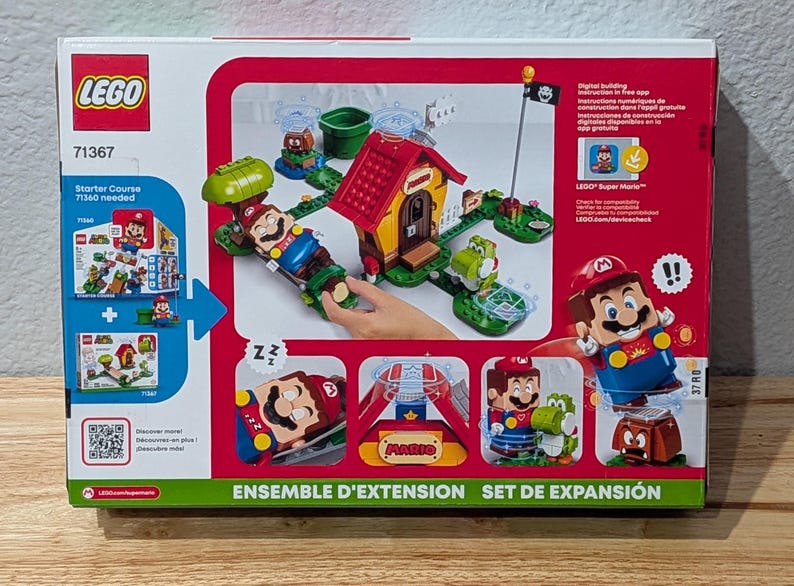 Puede incluir: Una taza de cer&aacute;mica blanca con asa negra y el texto "But First, Coffee" en negro, con una fuente de estilo manuscrito. La taza probablemente tiene un tama&ntilde;o de 325-444 ml, perfecta para una bebida matutina.