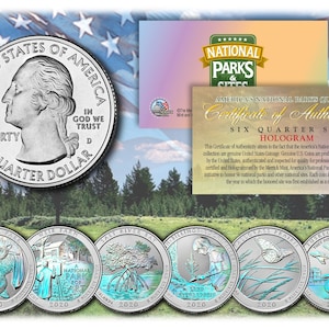 以下が含まれることがあります： アメリカの国立公園のデザインが施された、銀製のアメリカ合衆国25セント硬貨6枚セット。硬貨は半円形に配置され、コウモリ、家、マングローブ、木を植えている女の子、蝶、飛行機など、さまざまなデザインが施されています。最後の硬貨が2021年製であることを除き、すべての硬貨は2020年製です。硬貨は緑の草地と白い雲のある青い空に囲まれています。