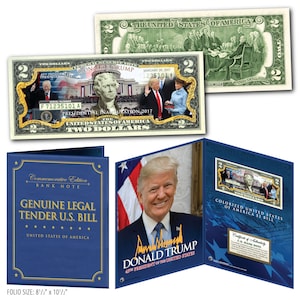 Pode incluir: Uma nota de banco comemorativa de edição limitada com um retrato de Donald Trump, o 45º presidente dos Estados Unidos. A nota é uma réplica de uma nota de dois dólares com o texto "Genuine Legal Tender U.S. Bill" e "United States of America".