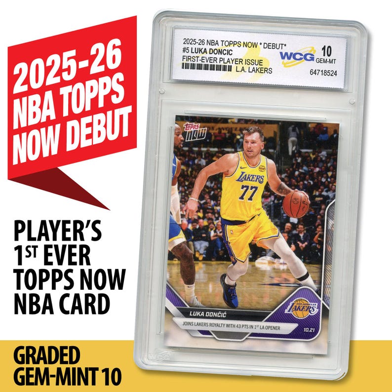 Op de afbeelding: Een beoordeelde Luka Dončić NBA-kaart uit de 2025-26 Topps Now Debut-serie. De kaart toont Dončić in een geel Lakers-uniform, dribbelend met een basketbal. De kaart is beoordeeld met Gem-Mint 10 door WCG.