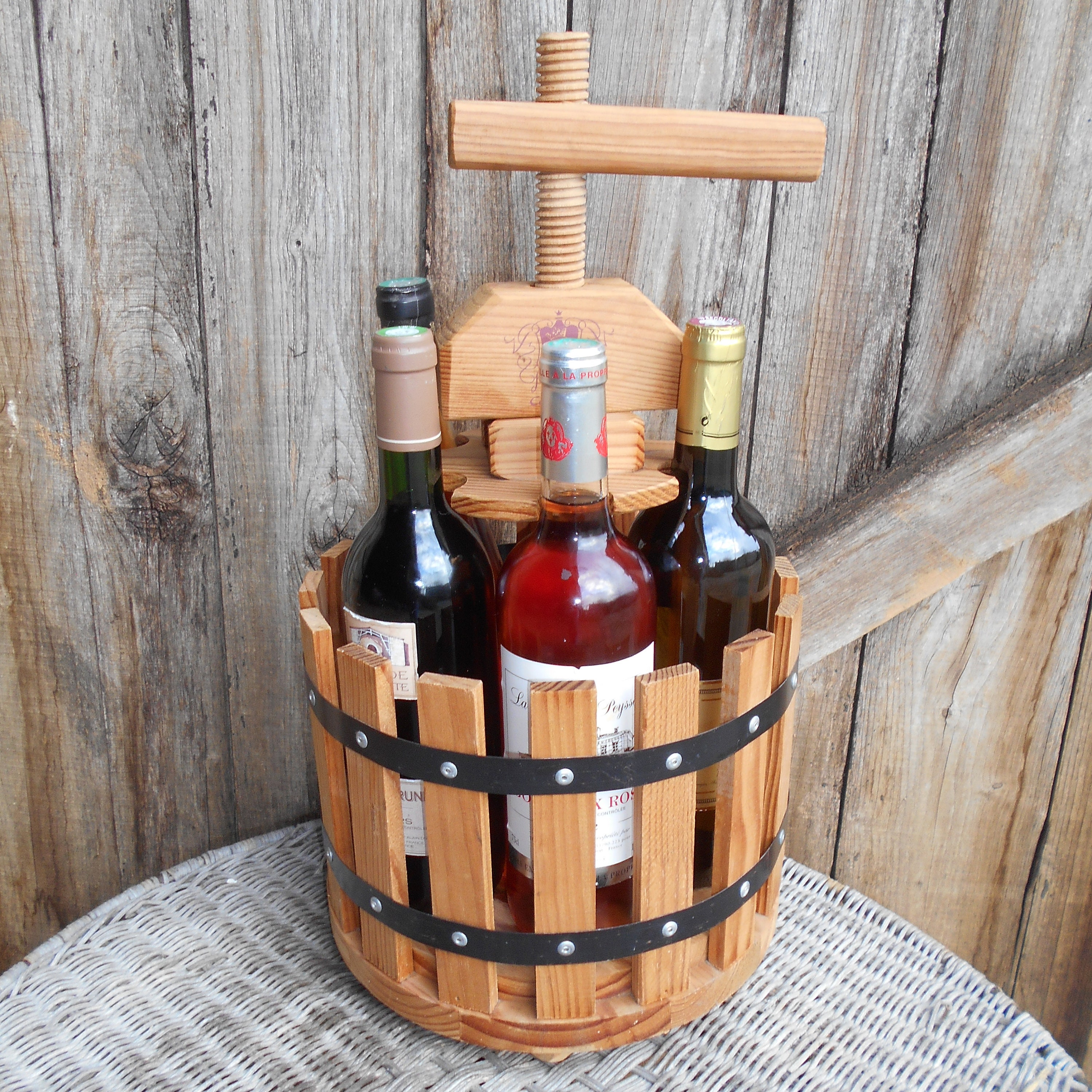 Porte-Vin En Bois. Pressoir