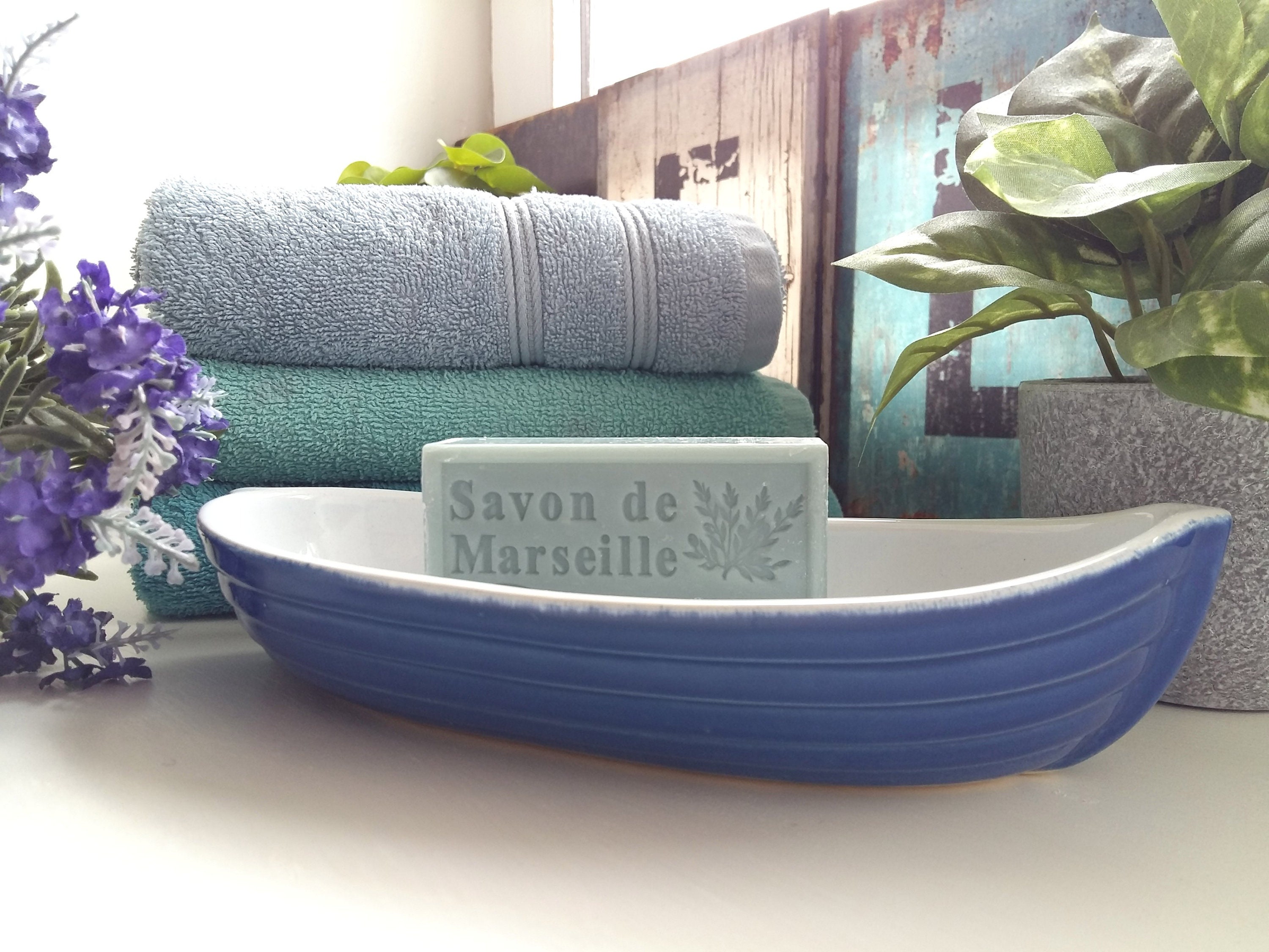 Plat en Forme de Bateau.