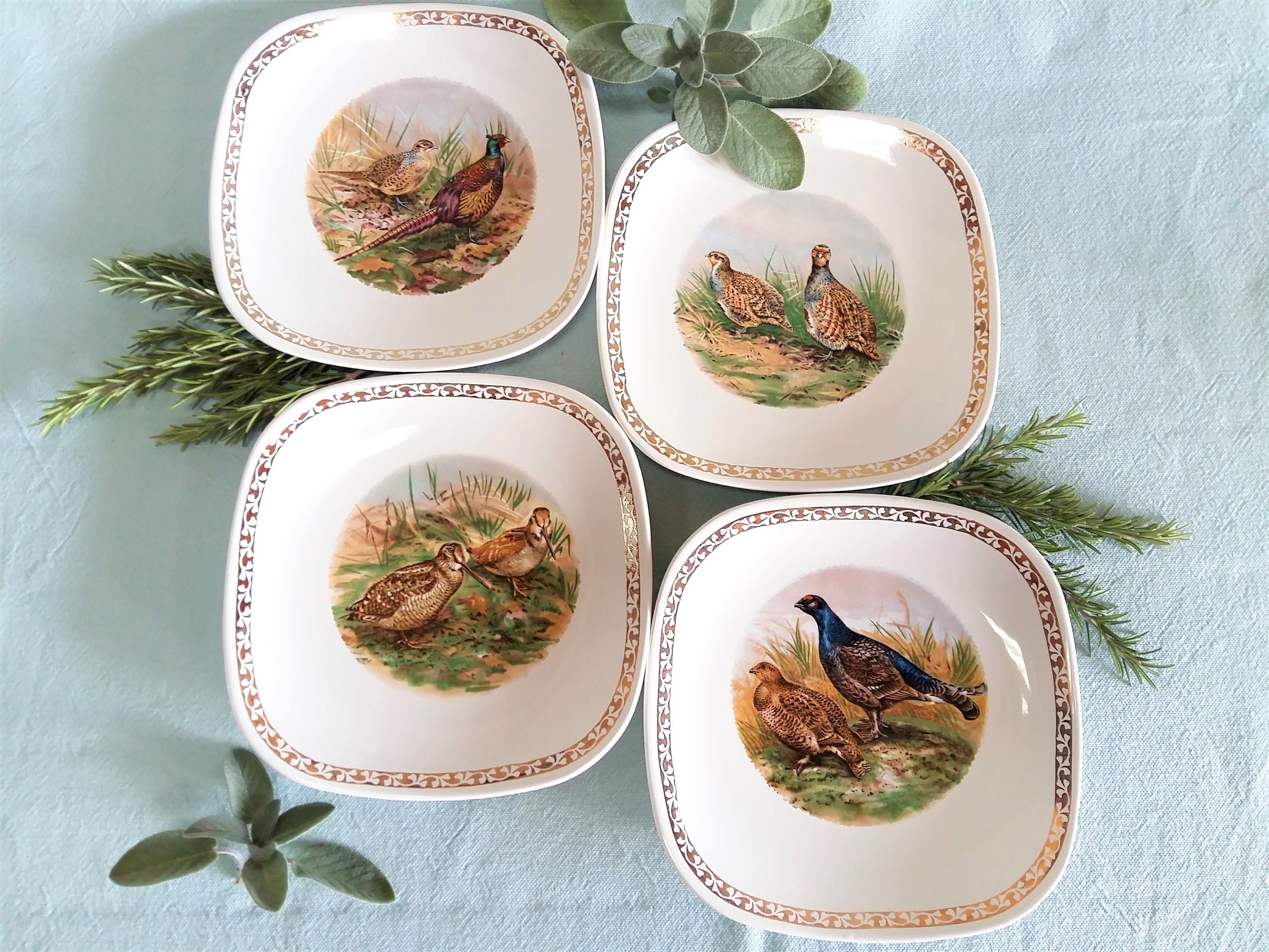 Ensemble de Quatre Plaques Gibier à Oiseaux Par Longchamp France. Faisan, Perdrix, Bécassine et Tétr