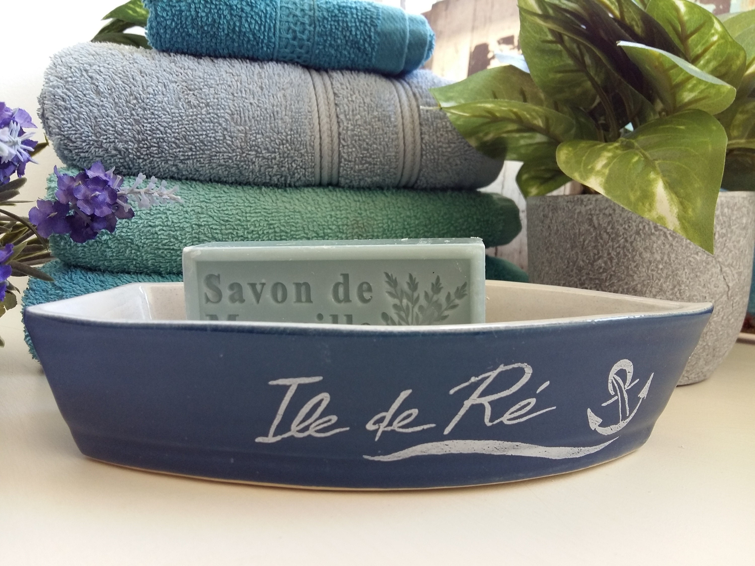 Plat en Forme de Bateau. Ile Ré en Savon/Porte-Bougies Bateau Céramique. Décor sur Le Thème La Mer N