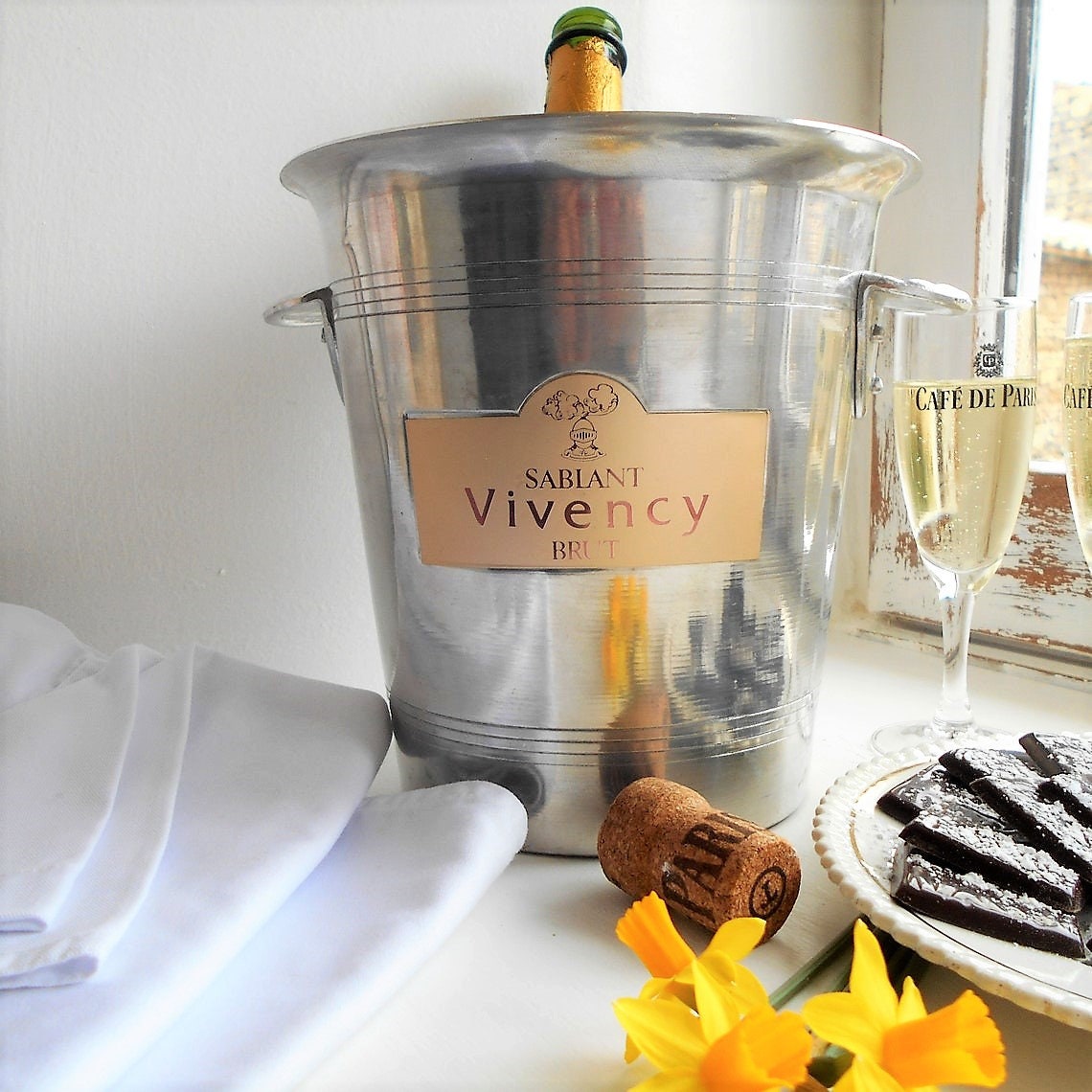 Seau à Vin. Millésime 1970 S Sablant Vivency Brut Vin Mousseux Français Seau Glace. Seau Glace Champ