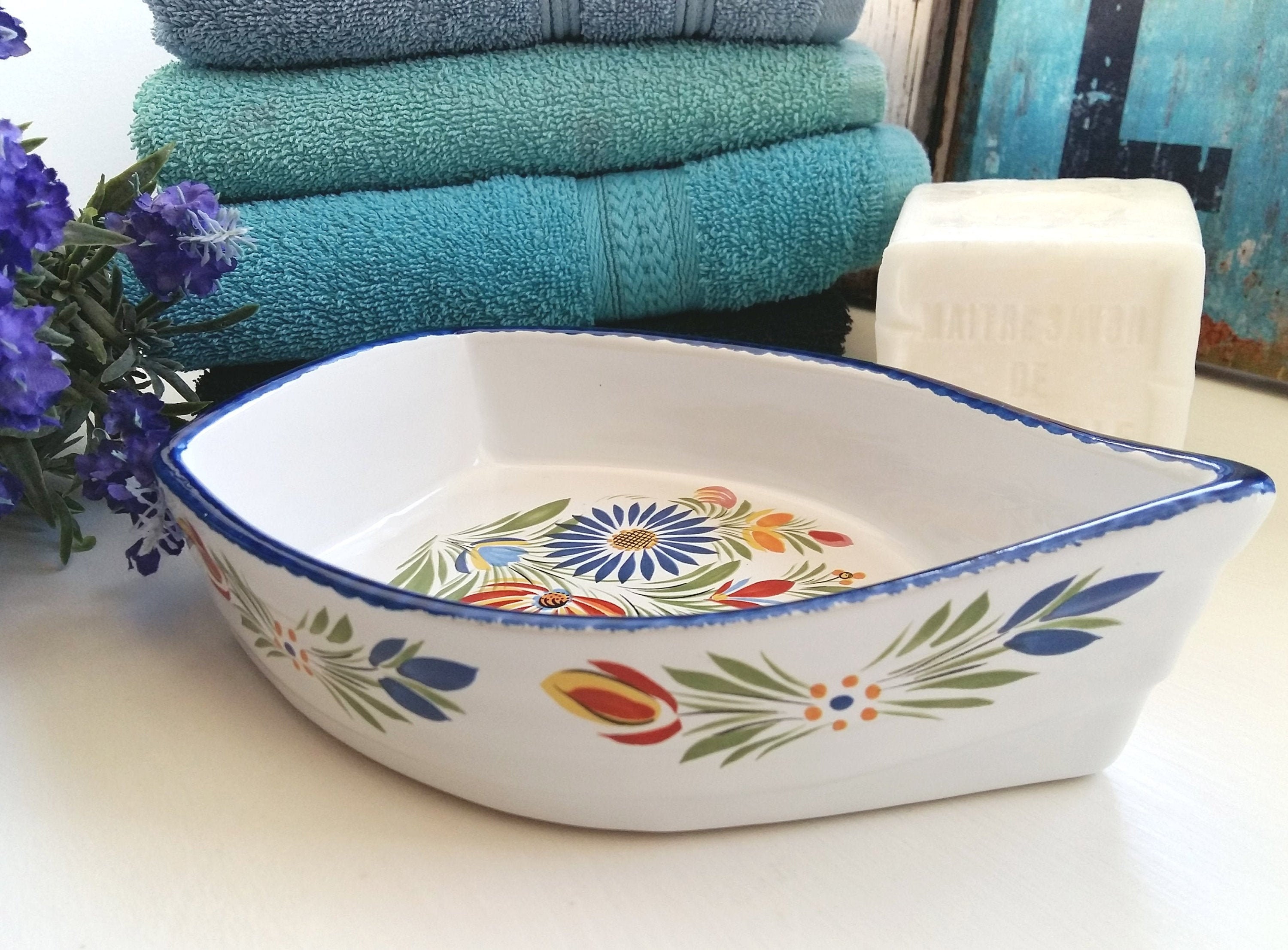 Plat en Forme de Bateau. Bateau Céramique. Décor Marin/Sur Le Thème La Mer. Plat Savon Accessoire Sa