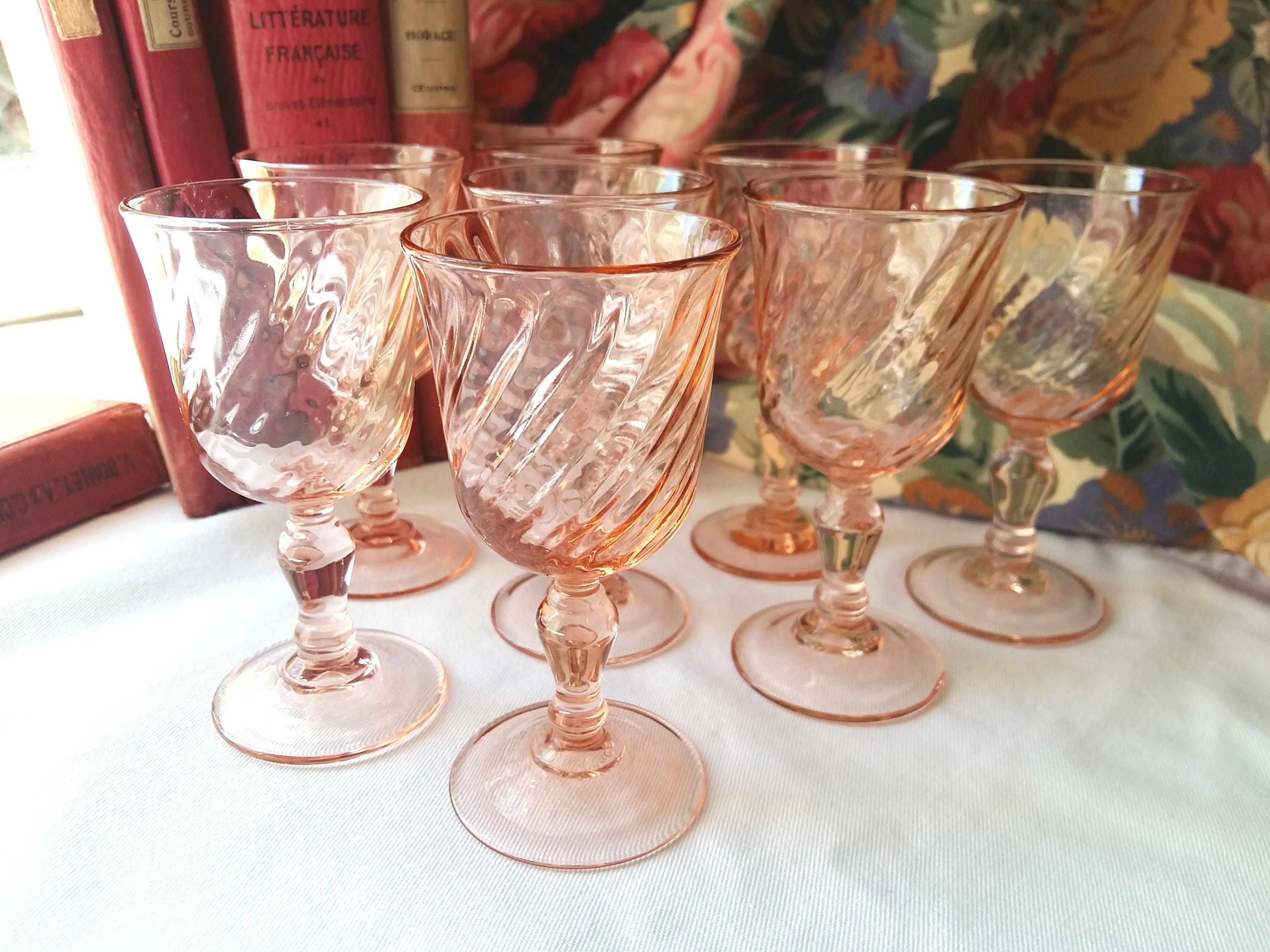 Six Petits Verres à Vin Tige Tourbillonnante Rose. Français, Luminarc, Rosaline Pink Swirl Glass Ele