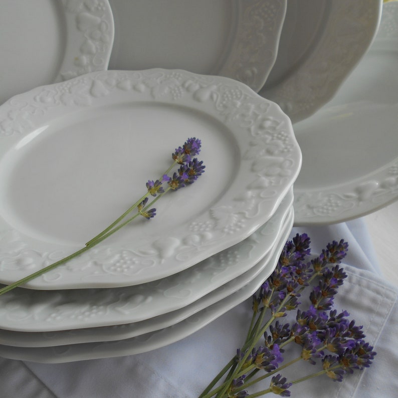 Set of Eight Limoges Porcelain Dinner Plates Jeanne d/'Arc Living White Limoges Plates in Jeanne d/'Arc Style Large White Dinner Plate Set