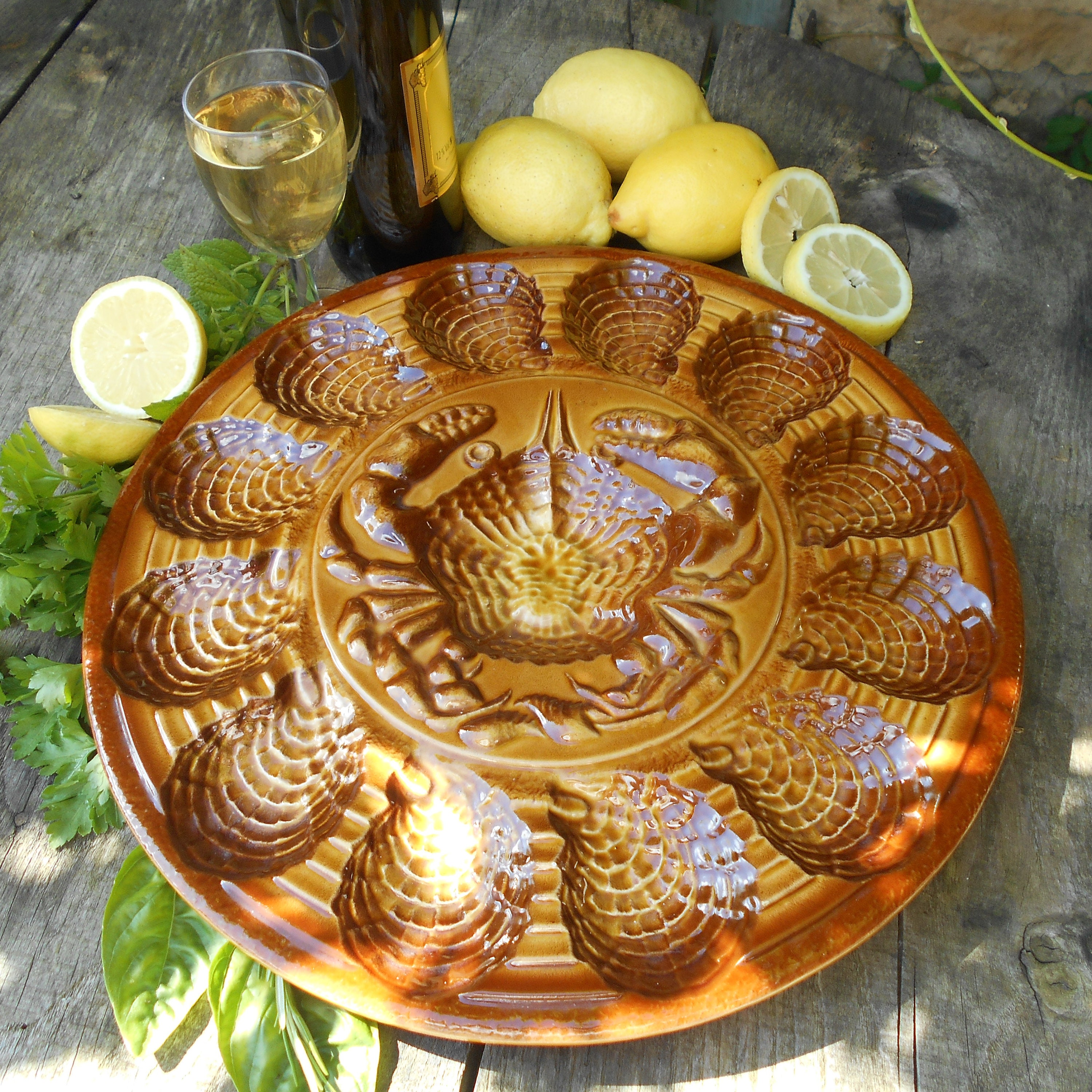 Immense Plateau de Fruits Mer. Grand Français Pétoncles, Crabe, Service d'huîtres. Pièce Maîtresse T