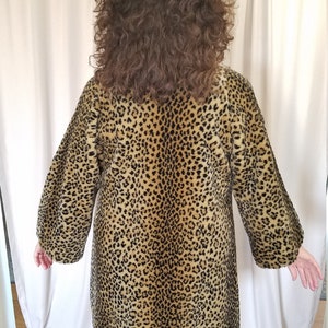 Leopard Print Women's Faux Fur Winter Coat Size M-L. Vintage Olympia Limited Inc. Made in the USA. image 3