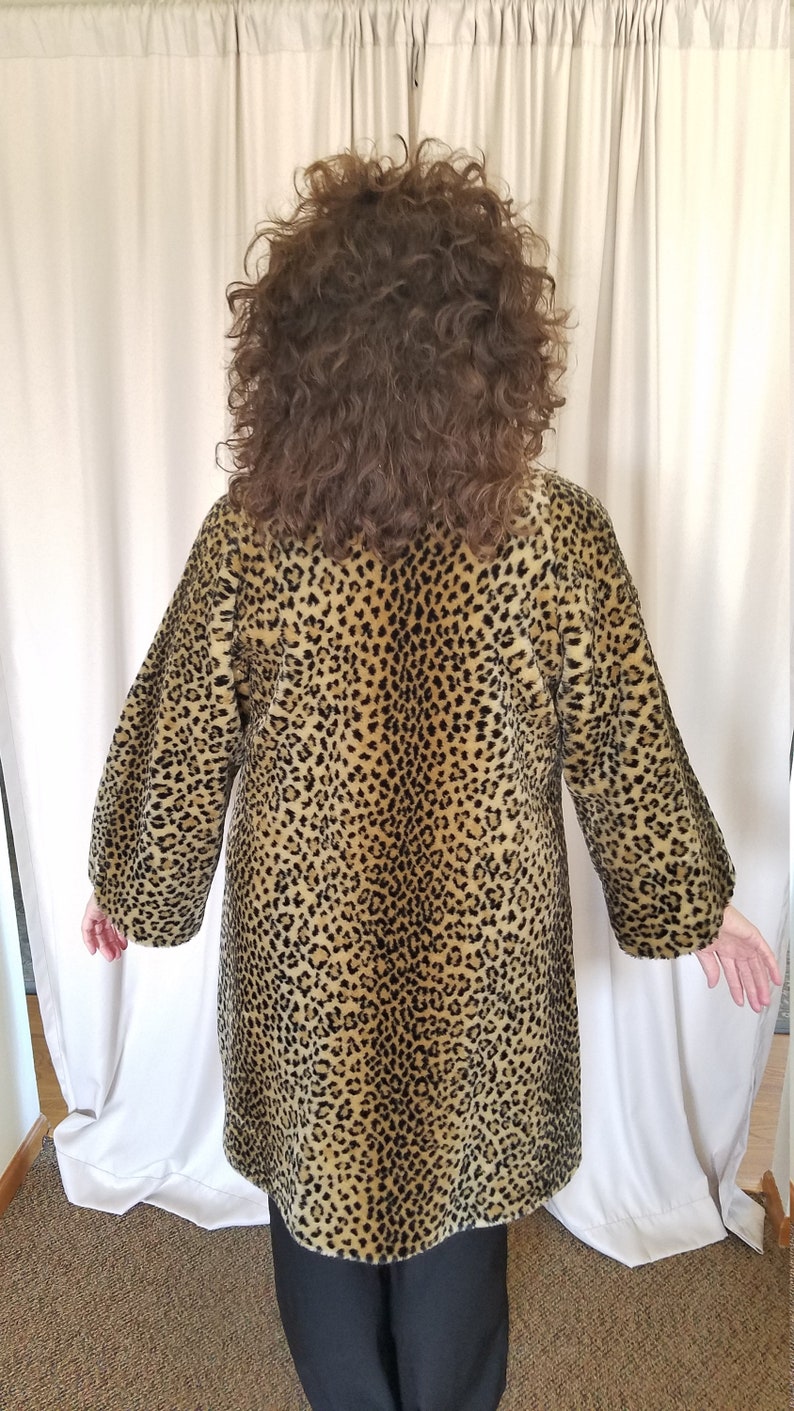 Leopard Print Women's Faux Fur Winter Coat Size M-L. Vintage Olympia Limited Inc. Made in the USA. image 3