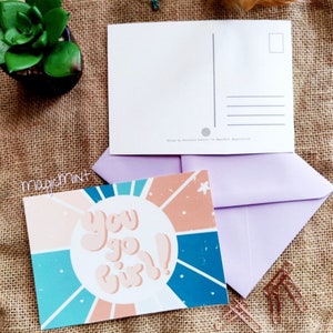 Positieve vibes ansichtkaart. You go girl wall art, Ansichtkaart voor vrienden, Empowering vrouwen kunst, Retro prints, Retro Kaarten, Bff geschenken