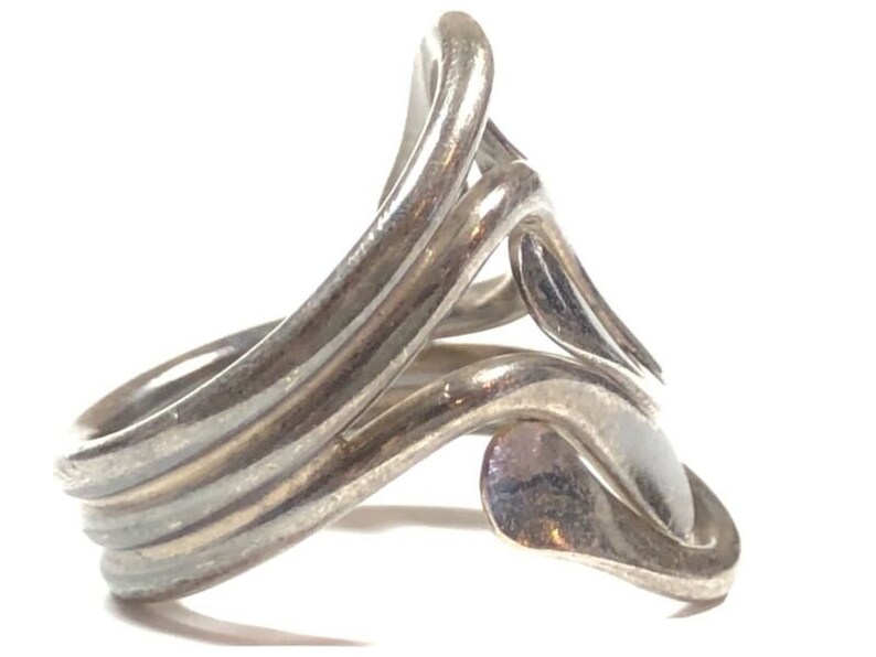 Vintage Ladies Sterling Silver Unique Design Ring Size 6.5 PATINA!
