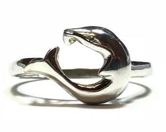 Beautiful Ladies Sterling Silver Dolphin Ring - Take A Look! - Size 10.5