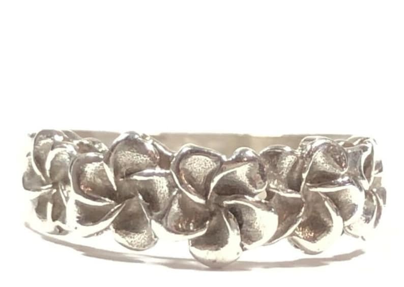 Size 7.25 Vintage Ladies Sterling Silver Floral Design Ring