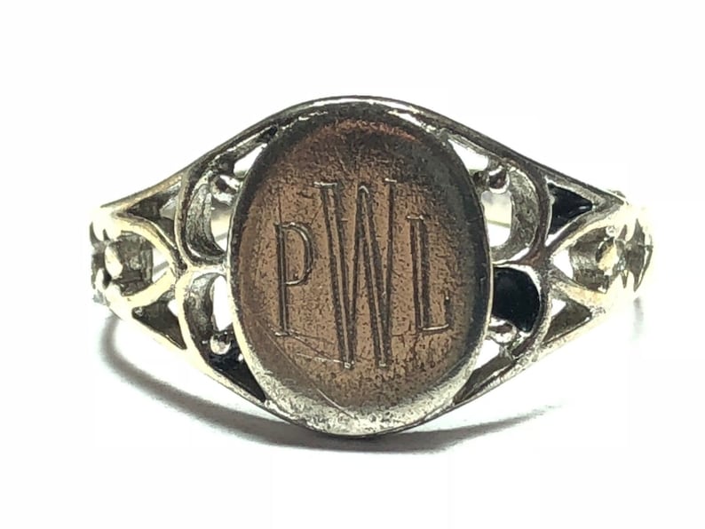 Fantastic Ladies Sterling Silver Ring PWL Size 8 Take A Look!
