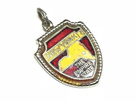 Neat Ladies Sterling Silver Pendant - New York - T