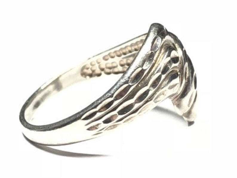 Beautiful /& Unique Ladies Sterling Silver Wave Design Ring Wow! Size 10.25