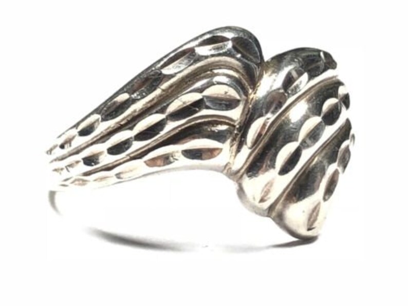 Beautiful /& Unique Ladies Sterling Silver Wave Design Ring Wow! Size 10.25