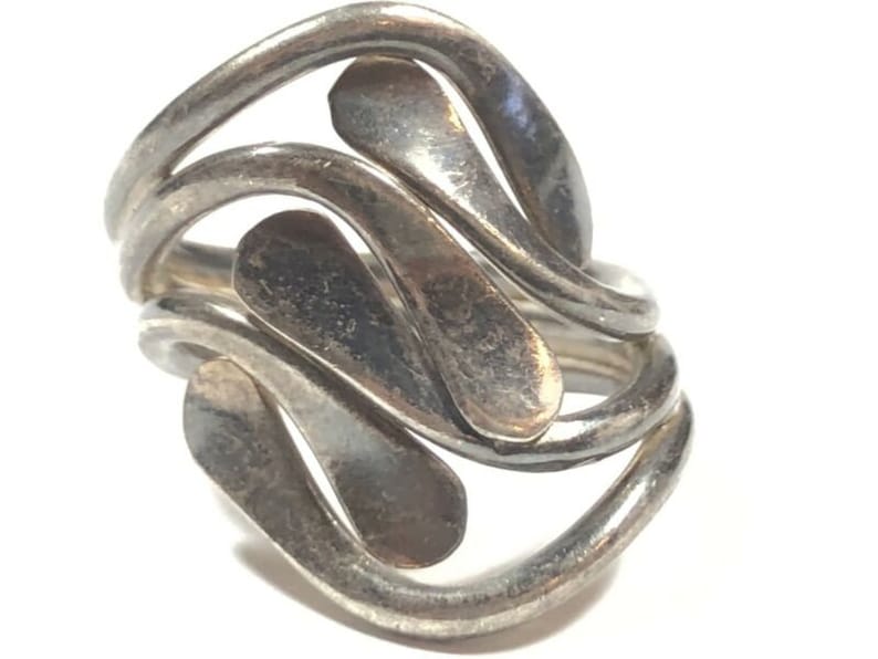 Vintage Ladies Sterling Silver Unique Design Ring Size 6.5 PATINA!