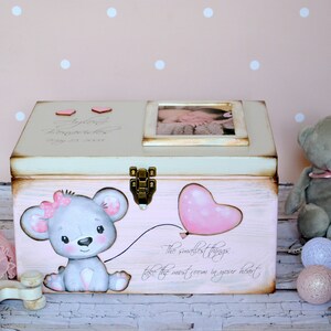 Grande boîte à souvenirs en bois pour bébé, cadeau personnalisé pour nouveau-né. image 4