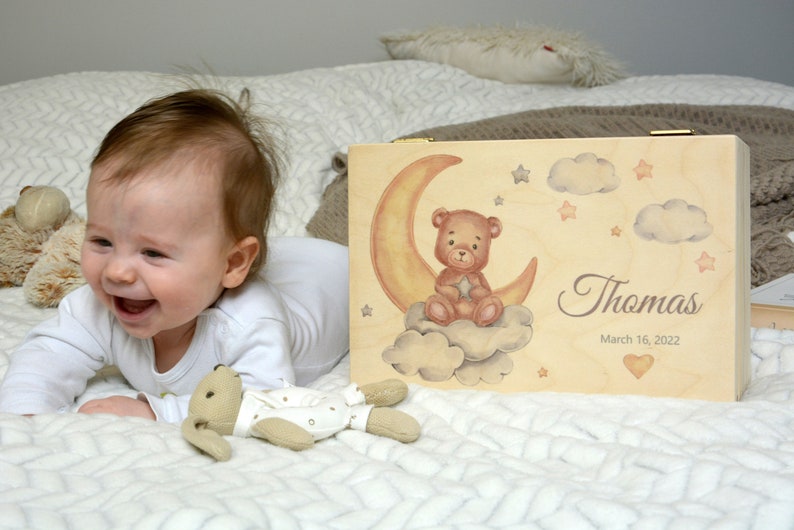 Gepersonaliseerde babygeheugendoos, natuurlijk houten babyherinneringsdoos, cadeau voor babtisme, nieuw babycadeau-idee afbeelding 1
