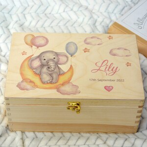 Gepersonaliseerde babygeheugendoos, natuurlijk houten babyherinneringsdoos, cadeau voor babtisme, nieuw babycadeau-idee afbeelding 8