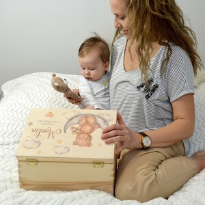 Gepersonaliseerde babygeheugendoos, natuurlijk houten babyherinneringsdoos, cadeau voor babtisme, nieuw babycadeau-idee afbeelding 2
