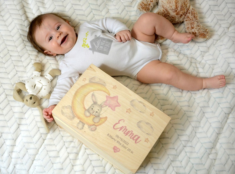 Personalisierte Baby-Erinnerungsbox, Naturholz-Baby-Erinnerungsbox, Geschenk zur Taufe, neue Baby-Geschenkidee Bild 1