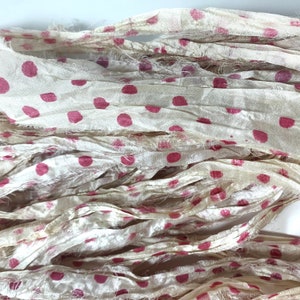 Fita de seda sari reciclada de bolinhas magenta, 5, 10 jardas ou fita de novelo completo, tecelagem, feltro, diário, artesanato, boho
