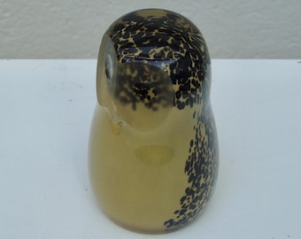 Pisapapeles de búho de cristal moteado negro y amarillo de Wedgwood - Objeto de vidrio escultórico - Circa 1970