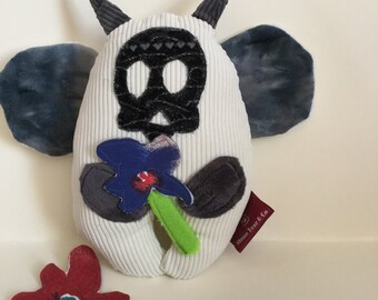 Peluche hecho a mano de monstruo guardián alado con cuernos de calavera gris, Steampunk, mejor amigo, regalo