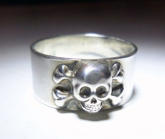 Téléchargement gratuit Images Grosse Bague En Argent Sterling Punk Tete De Mort Et Os Etsy dernière par