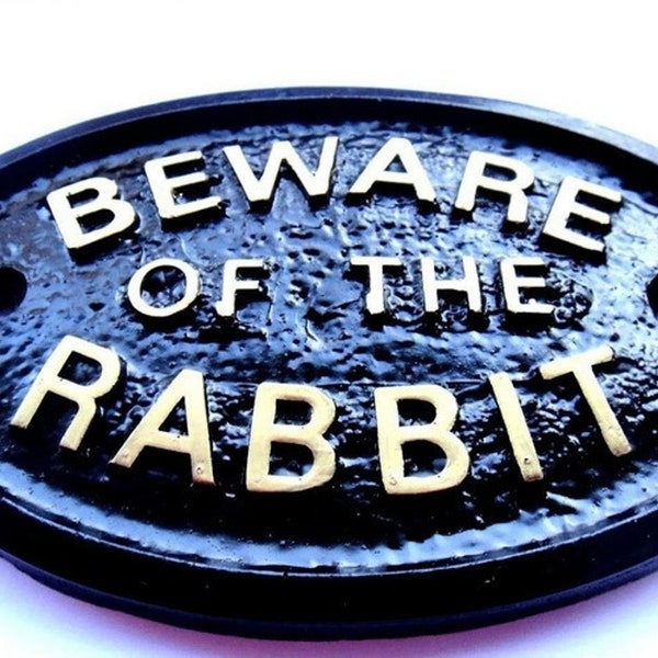 Wandschild „Beware of the Rabbit House/Garden/Hutch“, schwarz mit erhabenem GOLD-Schriftzug