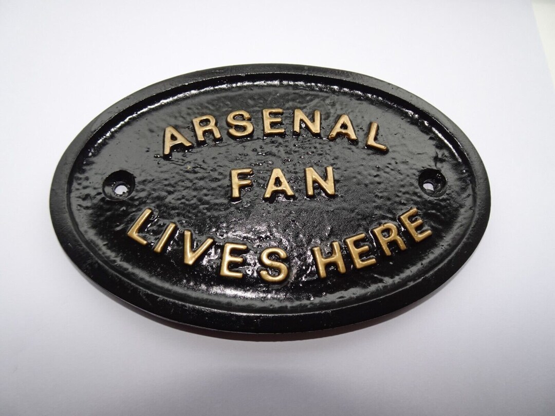 Arsenal Fan Lives Here Wall Plaque With Gold Raised Lettering 5 X 3.5